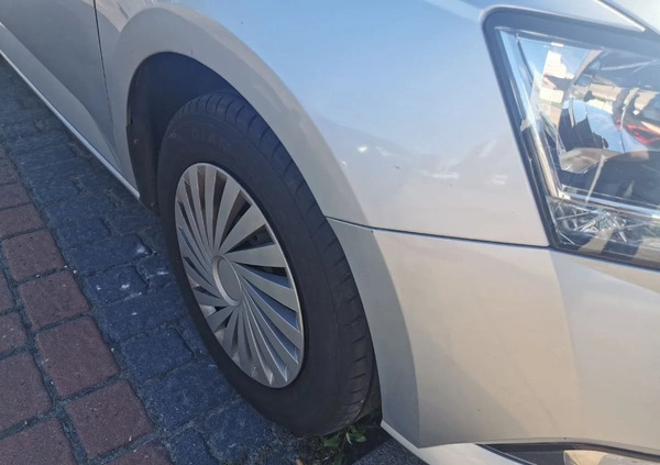 Skoda Fabia cena 27000 przebieg: 242800, rok produkcji 2019 z Katowice małe 154